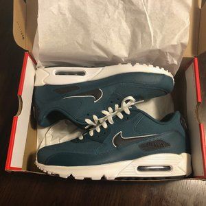 Nike Air Max 90 Essential